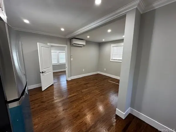 21 West DR, Port Washington, NY 11050