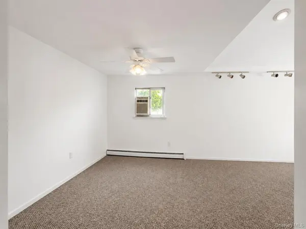 17 Fordham RD, West Babylon, NY 11704