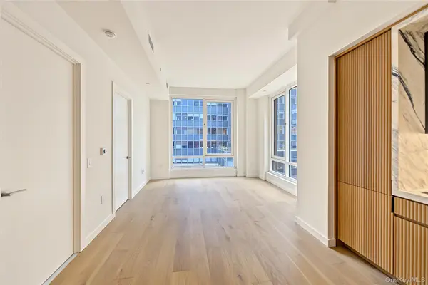 135 E 47th ST #18G, New York (manhattan), NY 10017