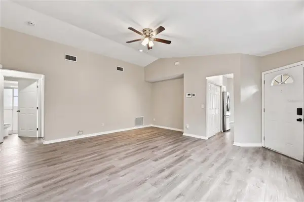 9910 DEAN COVE LN, Orlando, FL 32825