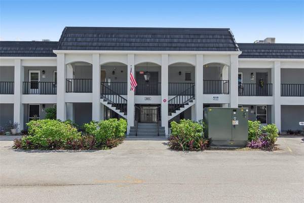 8651 10TH ST N #118, St Petersburg, FL, 33702 photo 32