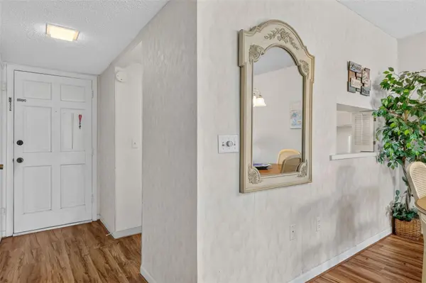 10215 REGAL DR #18, Largo, FL 33774