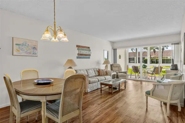 10215 REGAL DR #18, Largo, FL 33774