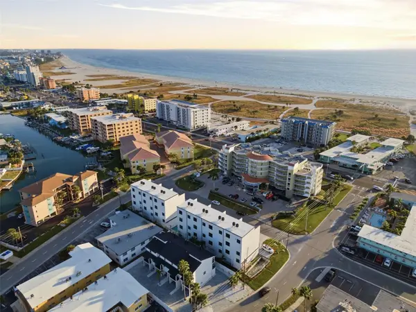 11605 1ST ST E #B3, Treasure Island, FL 33706