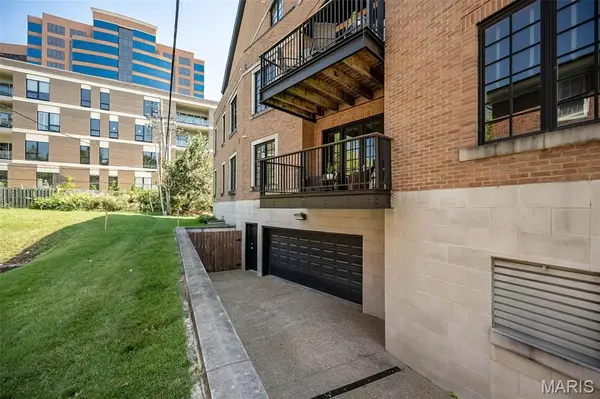 31 Brighton WAY #2B, Clayton, MO 63105