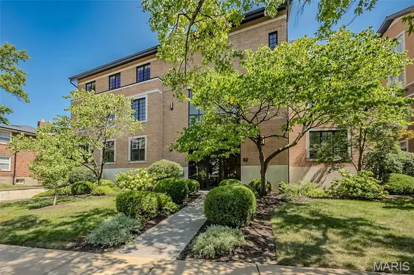 31 Brighton WAY #2B, Clayton, MO 63105