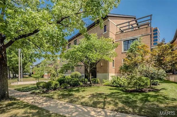 31 Brighton WAY #2B, Clayton, MO 63105