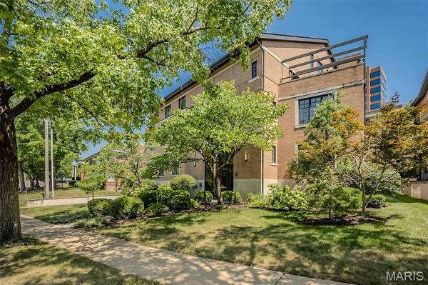 31 Brighton WAY #2B, Clayton, MO 63105
