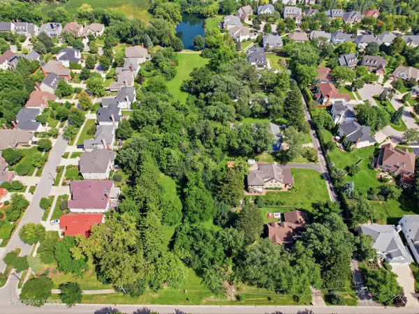 5725 S Wilmette AVE, Westmont, IL 60559