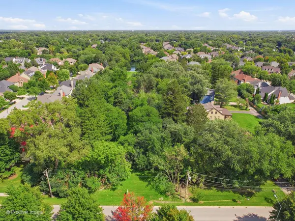 5725 S Wilmette AVE, Westmont, IL 60559