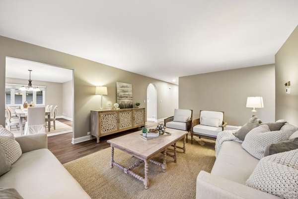 281 Governors LN #281, Elgin, IL 60123