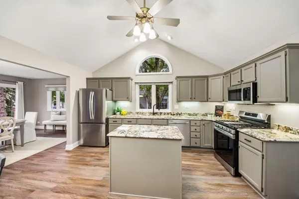 281 Governors LN #281, Elgin, IL 60123