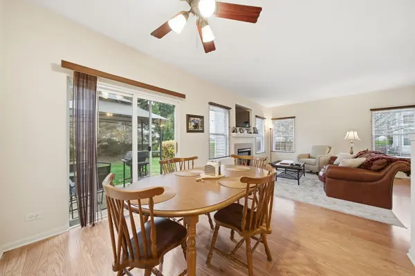 1836 Candlelight CIR #1836, Montgomery, IL 60538