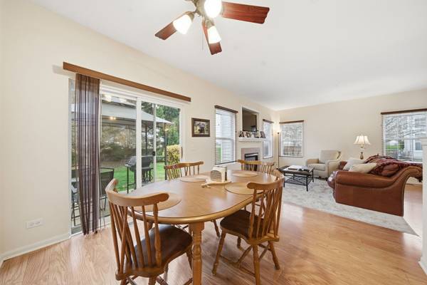 1836 Candlelight CIR #1836, Montgomery, IL 60538