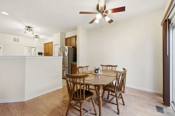 1836 Candlelight CIR #1836, Montgomery, IL 60538
