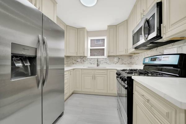 3237 W 64th PL, Chicago, IL 60629