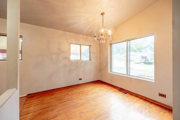 8410 W Bruce DR, Niles, IL 60714