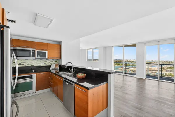 244 Biscayne BLVD #3702, Miami, FL 33132