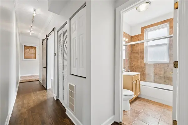 871 W Cornelia AVE #1, Chicago, IL 60657