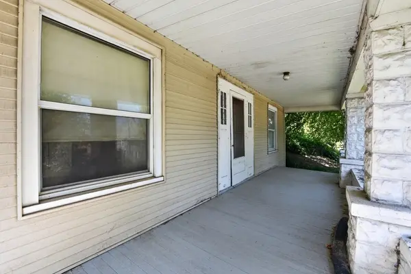 206 8th ST, Silvis, IL 61282