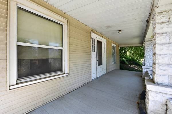 206 8th ST, Silvis, IL 61282