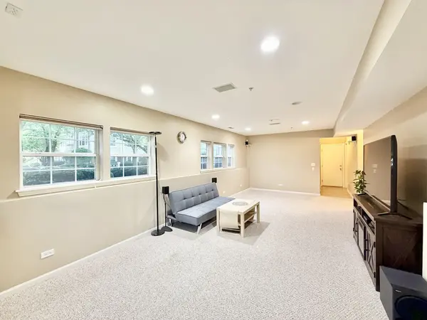 2820 N GREENWOOD AVE, Arlington Heights, IL 60004