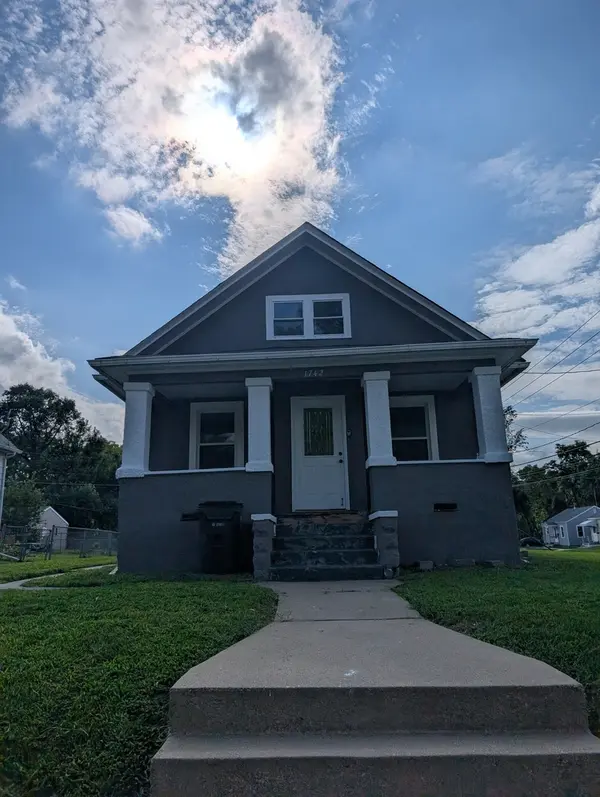 1742 N Howell ST, Davenport, IA 52804