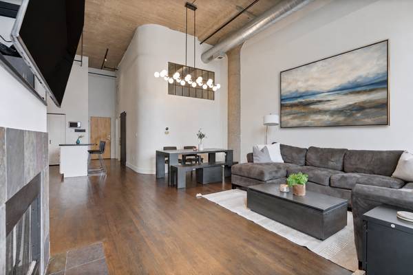 758 N Larrabee ST #319, Chicago, IL 60654