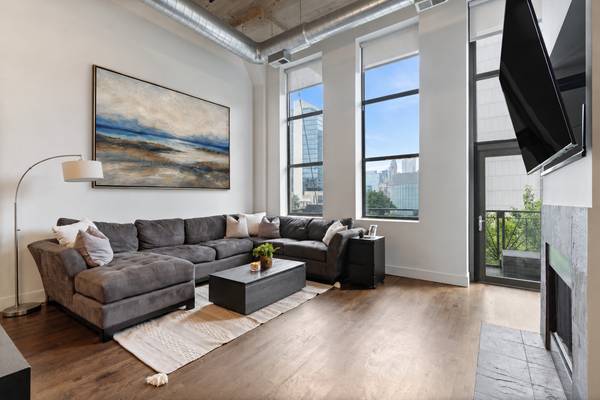 758 N Larrabee ST #319, Chicago, IL 60654