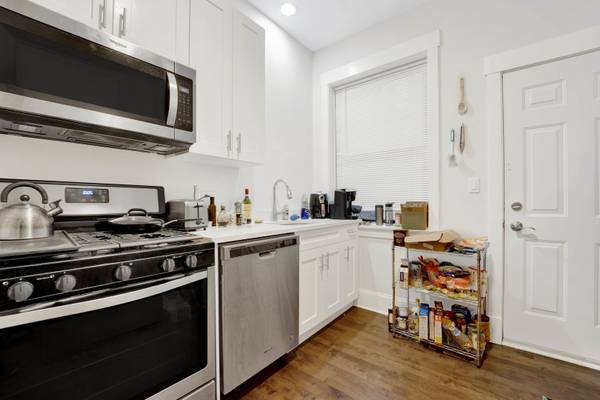 1000 W Dakin ST #2, Chicago, IL 60613
