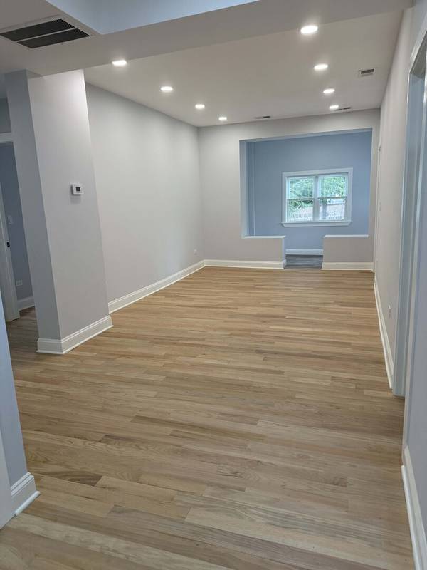 3801 W Belle Plaine AVE #2, Chicago, IL 60618
