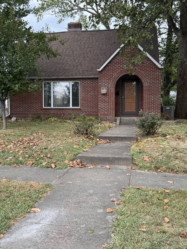 125 S Onstott AVE, Duquoin, IL 62832