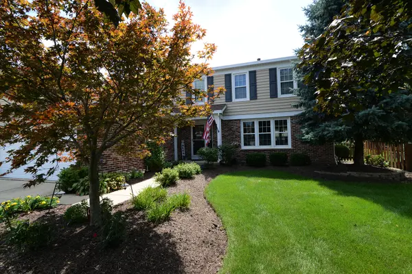 410 Stonewood CIR, Carol Stream, IL 60188