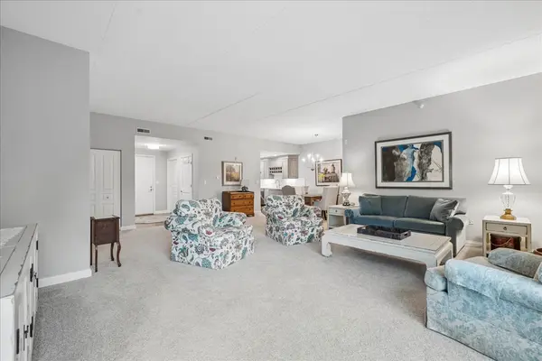 310 E Church AVE #209, Libertyville, IL 60048