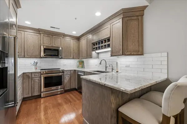 310 E Church AVE #209, Libertyville, IL 60048