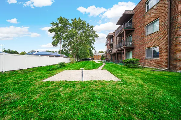 903 Elder RD #7, Homewood, IL 60430