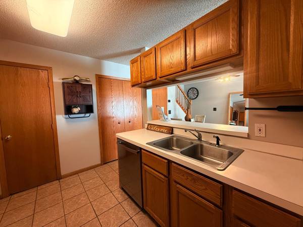 1825 Southcross DR W #2306, Burnsville, MN 55306