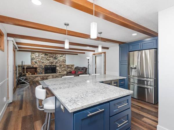 100 Marcin LN, Burnsville, MN 55337