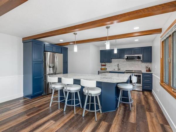 100 Marcin LN, Burnsville, MN 55337