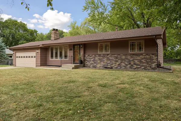 18910 Harrogate DR, Eden Prairie, MN 55346