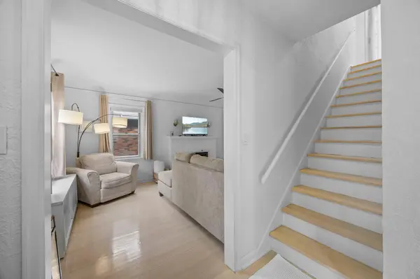 966 Eleanor AVE, Saint Paul, MN 55102