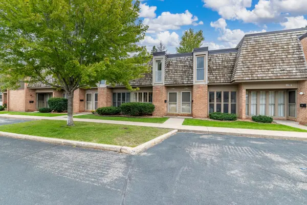 6377 Barrie RD, Edina, MN 55435