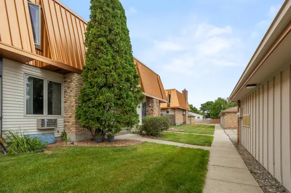 338 13th AVE E, West Fargo, ND 58078
