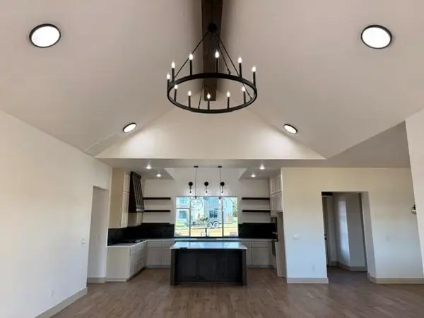 4533 Raymond LN, Guthrie, OK 73044