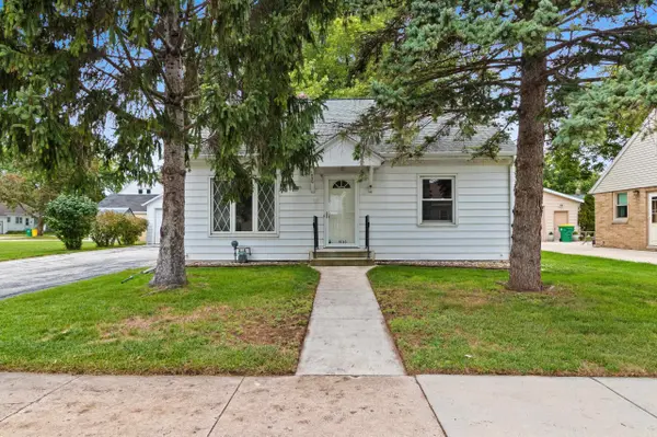 1030 HICKORY HILL DR, Green Bay, WI 54304