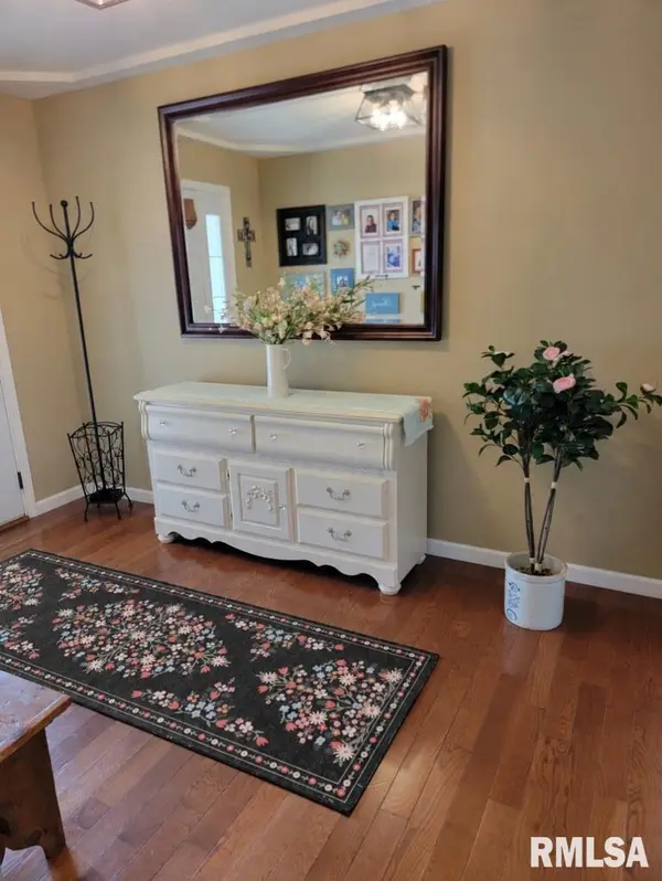 415 Piazza LN, Chatham, IL 62629