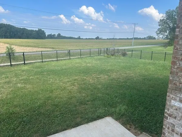 170 Aspen Pine Dr, Clarksville, TN 37043