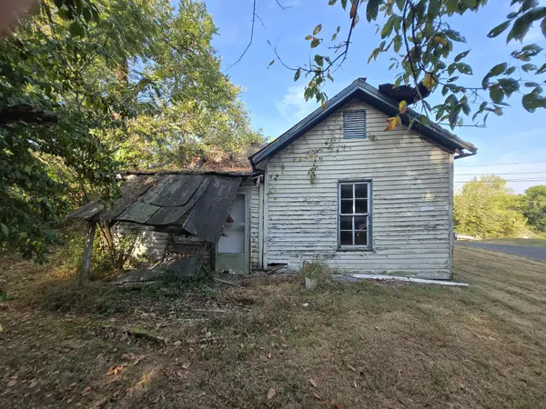 704 N Water St, Columbia, TN 38401