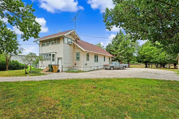211 W 9th St,  Peabody,  KS 66866