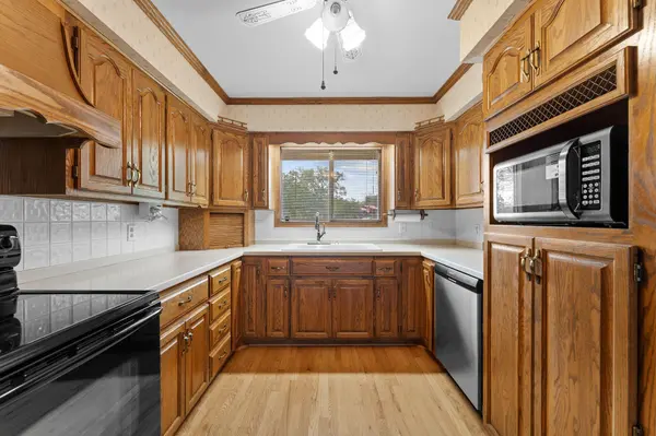 471 Parkside DR, Hollister, MO 65672